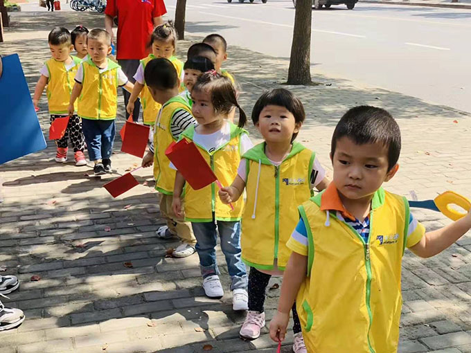 “向國旗敬禮、弘揚(yáng)愛國精神”--記嬰智貝佳老閔行園兒童之家托管班國慶活動(dòng)